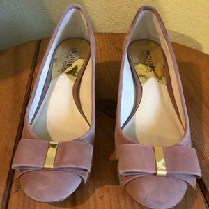 Michael Kors dusty rose suede mid pumps